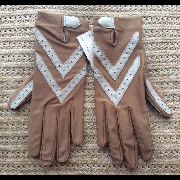 Woolite Accessories - Woolite Nylon Gloves  
Beige/Ivory Color One Size